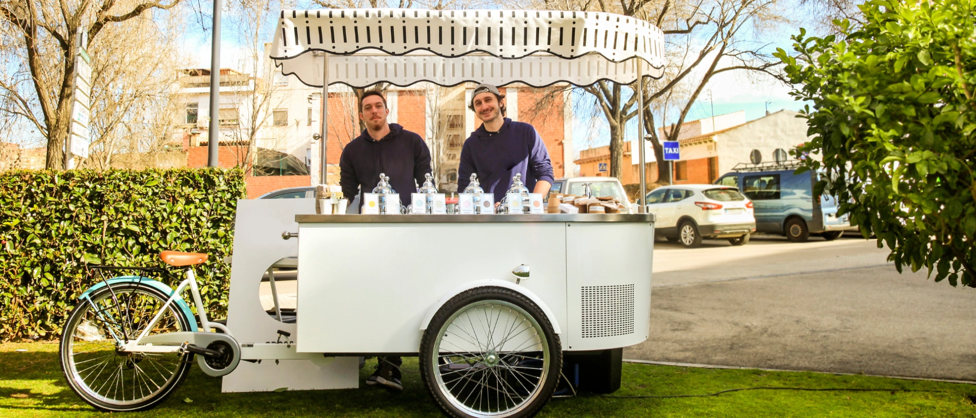 Weißer mobiler Verkaufsstand