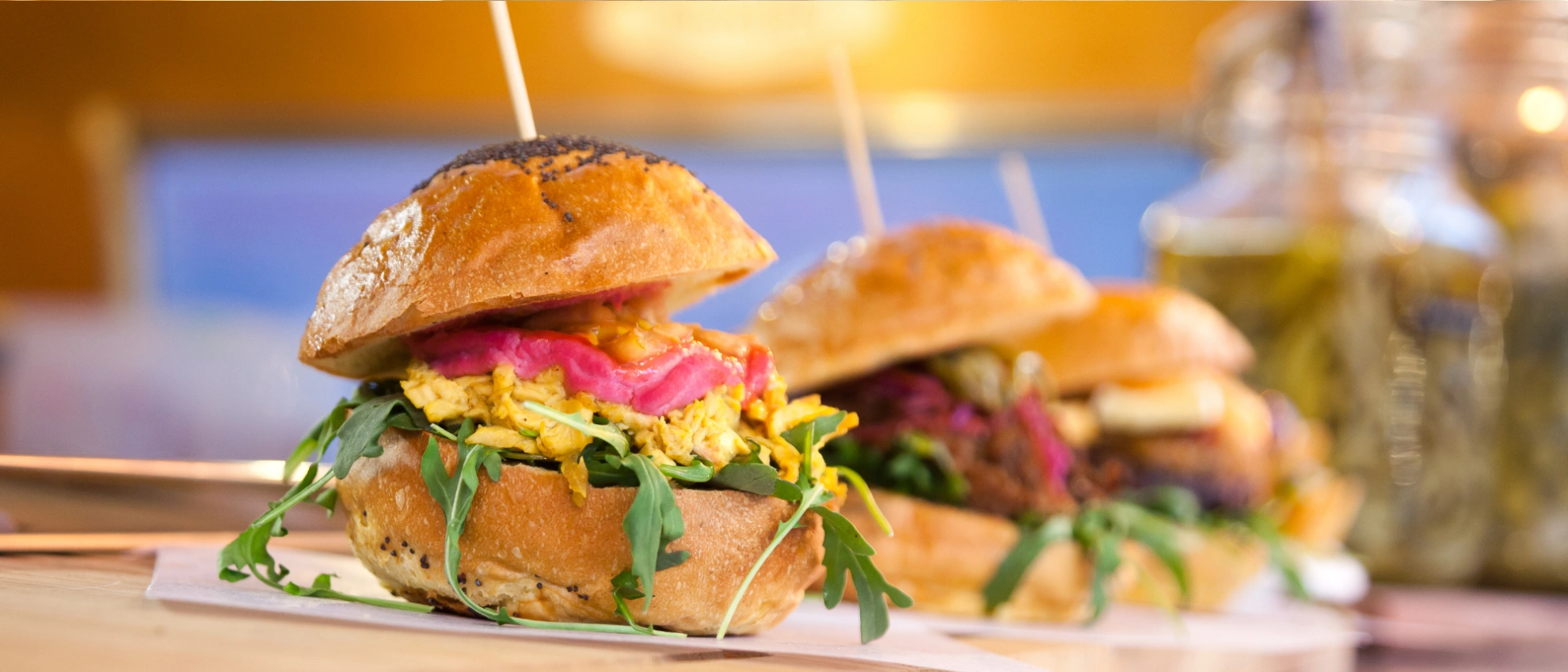 Burger mit frischem Belag